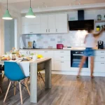 1759256958_Laminate-δάπεδο-για-την-κουζίνα.webp.webp